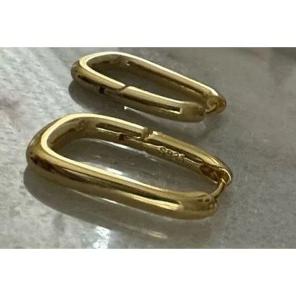 New Drop! Gold Chunky Square Hoop Earrings Brand New - Picture 4 of 4